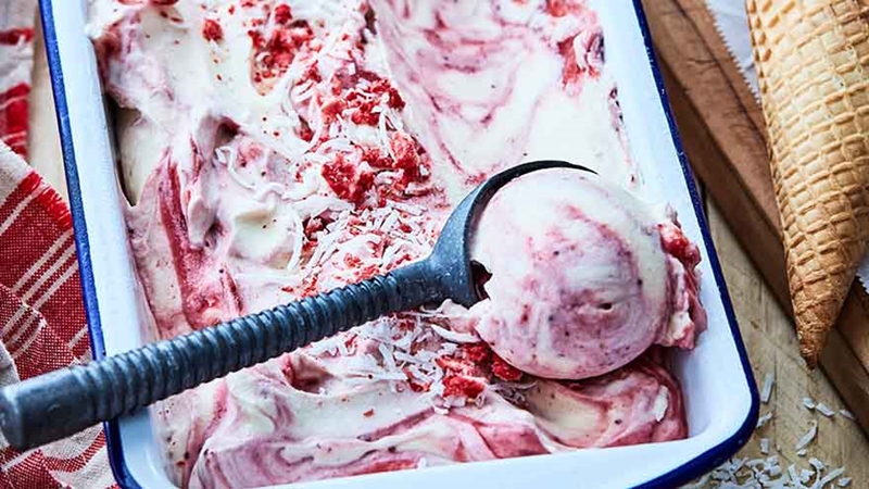 Strawberry And White Chocolate Ice Cream Recipe Image 880X495